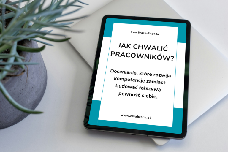 Jak chwalić pracowników? Docenianie, które rozwija kompetencje zamiast budować fałszywą pewność siebie.